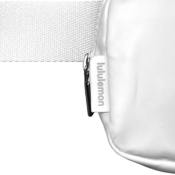 LULULEMON Bright White Everywhere Belt Bag NWT | Perfect Bride-to-Be Accessory - Picture 3 of 13